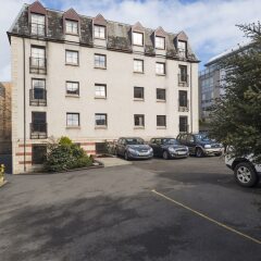 Апартаменты Fountain Court Apartments - Grove парковка