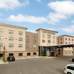 Отель Best Western Premier Freeport Inn Calgary Airport Канада, Калгари - отзывы, цены и фото номеров - забронировать отель Best Western Premier Freeport Inn Calgary Airport онлайн парковка