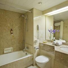 The Golden Coast Beach Hotel ванная фото 2