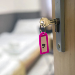 Хостел Seven Prague сейф в номере