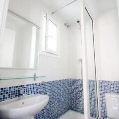 Апартаменты Habitat Apartments Beach Studio Барселона ванная фото 2