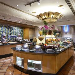Отель Corus Hotel Kuala Lumpur Малайзия, Куала-Лумпур - 1 отзыв об отеле, цены и фото номеров - забронировать отель Corus Hotel Kuala Lumpur онлайн питание фото 3