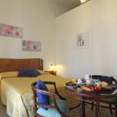 Отель Youth Firenze 2000 в номере фото 2