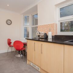 Отель Spacious 4 Bedroom House in South Lambeth в номере