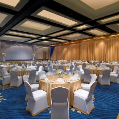 Royal Orchid Sheraton Hotel & Towers фото 2