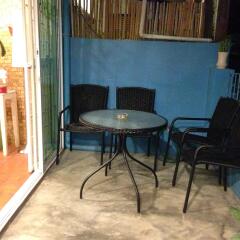 Отель Lovely House Silom Бангкок балкон