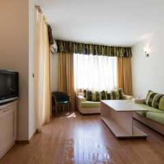 Апартаменты One Bedroom Apartment with Balcony комната для гостей фото 2