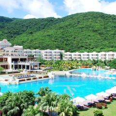 Отель Cactus Resort Sanya Китай, Санья - 8 отзывов об отеле, цены и фото номеров - забронировать отель Cactus Resort Sanya онлайн бассейн