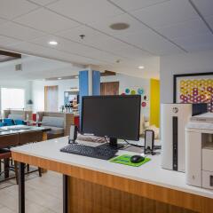 Holiday Inn Express Hotel & Suites Reading интерьер отеля