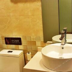 Отель 7 Days Premium (Chongqing Fuling Binjiang Avenue) Китай, Фулинь - отзывы, цены и фото номеров - забронировать отель 7 Days Premium (Chongqing Fuling Binjiang Avenue) онлайн ванная фото 2
