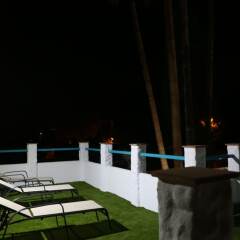 Отель Villas By Seric,15' walking to the beach Торремолинос бассейн