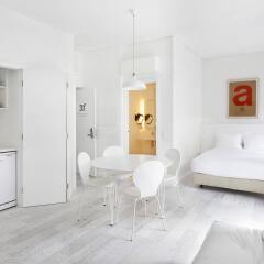 Апартаменты Hello Lisbon Castelo Apartments комната для гостей фото 5