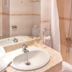 Отель Port Mar Blau Adults Only Испания, Бенидорм - 1 отзыв об отеле, цены и фото номеров - забронировать отель Port Mar Blau Adults Only онлайн ванная фото 2