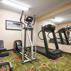 Отель Best Western Port Columbus США, Колумбус - отзывы, цены и фото номеров - забронировать отель Best Western Port Columbus онлайн фитнесс-зал фото 3