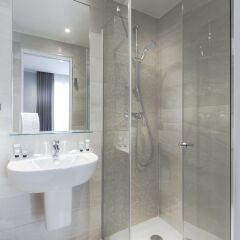Отель Hôtel International Paris ванная фото 8