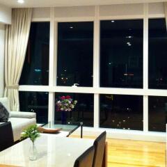 Отель 1 Bedroom at Millennuim Residence Sukhumvit балкон