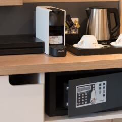 Отель Holiday Inn Hamburg Berliner Tor сейф в номере