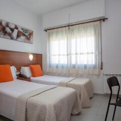 Отель Hostal Sans комната для гостей фото 2