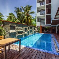 Отель Plumeria Maldives бассейн