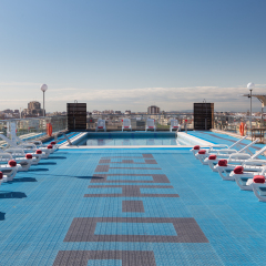 Expo Hotel бассейн