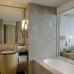 Отель DoubleTree by Hilton Hotel Xiamen - Wuyuan Bay Китай, Сямынь - отзывы, цены и фото номеров - забронировать отель DoubleTree by Hilton Hotel Xiamen - Wuyuan Bay онлайн ванная фото 2