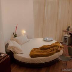 Отель SuiteSistina for Lovers в номере
