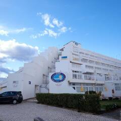 Апартаменты Muthu Clube Praia da Oura парковка