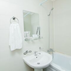 Гостиница Azat Hotel Казахстан, Нур-Султан - отзывы, цены и фото номеров - забронировать гостиницу Azat Hotel онлайн ванная