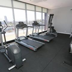 Alex Perry Hotel & Apartments фитнесс-зал