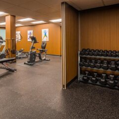 Отель BEST WESTERN PLUS Carlton Plaza Hotel Канада, Виктория - отзывы, цены и фото номеров - забронировать отель BEST WESTERN PLUS Carlton Plaza Hotel онлайн фитнесс-зал фото 2