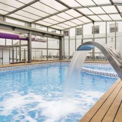 Hotel ILUNION Malaga бассейн