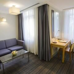 Апартаменты Housez Suites and Apartments - Special Class комната для гостей
