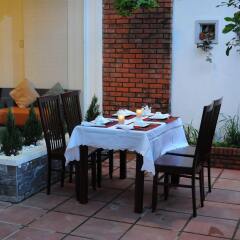 Отель Flower Garden Homestay Хойан питание
