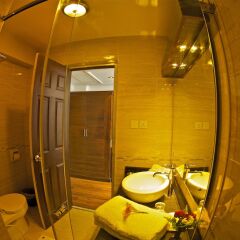 Отель Kathmandu Guest House by KGH Group Непал, Катманду - 1 отзыв об отеле, цены и фото номеров - забронировать отель Kathmandu Guest House by KGH Group онлайн ванная