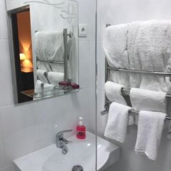 Гостиница Grand shale в Архызе отзывы, цены и фото номеров - забронировать гостиницу Grand shale онлайн Архыз ванная