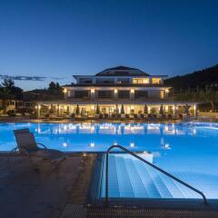 Lagomandra Beach Hotel бассейн