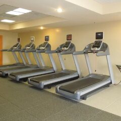 Отель Radisson Jfk Airport США, Нью-Йорк - отзывы, цены и фото номеров - забронировать отель Radisson Jfk Airport онлайн фитнесс-зал фото 3