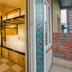 Отель AZ Hanoi Hostel Вьетнам, Ханой - отзывы, цены и фото номеров - забронировать отель AZ Hanoi Hostel онлайн балкон