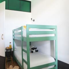 Отель Cocorico Luxury Guest House Порту сейф в номере