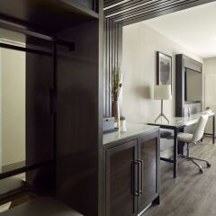 Отель Marriott Columbus University Area сейф в номере