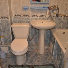 Гостиница Guest House Zemlianichnaia Poliana в Анапе отзывы, цены и фото номеров - забронировать гостиницу Guest House Zemlianichnaia Poliana онлайн Анапа ванная
