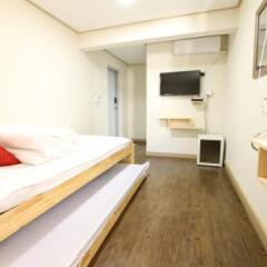 Отель Philstay Itaewon 2* Стандартный номер с различными типами кроватей фото 6