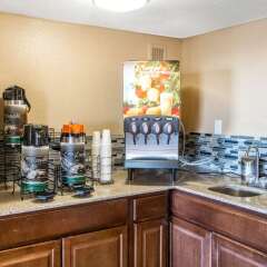 Отель Quality Inn & Suites Denver Stapleton питание