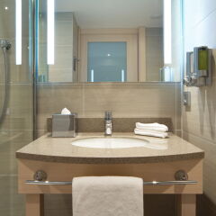 Гостиница Hampton by Hilton Moscow Strogino (Хэмптон бай Хилтон) в Москве - забронировать гостиницу Hampton by Hilton Moscow Strogino (Хэмптон бай Хилтон), цены и фото номеров Москва ванная