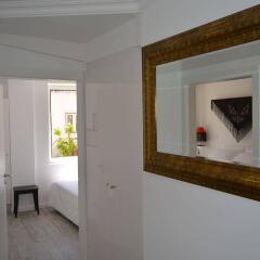 Отель Castle Inn Lisbon сейф в номере