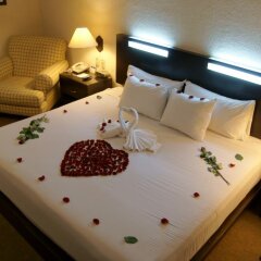 Отель Howard Johnson Plaza Las Torres Гвадалахара комната для гостей фото 3