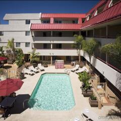 Отель Sommerset Suites бассейн