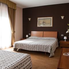 Hotel Master Альбиньязего комната для гостей