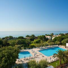 Отель UNAHOTELS Naxos Beach Sicilia Италия, Джардини Наксос - 1 отзыв об отеле, цены и фото номеров - забронировать отель UNAHOTELS Naxos Beach Sicilia онлайн пляж