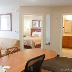 Отель Candlewood Suites Polaris комната для гостей фото 3